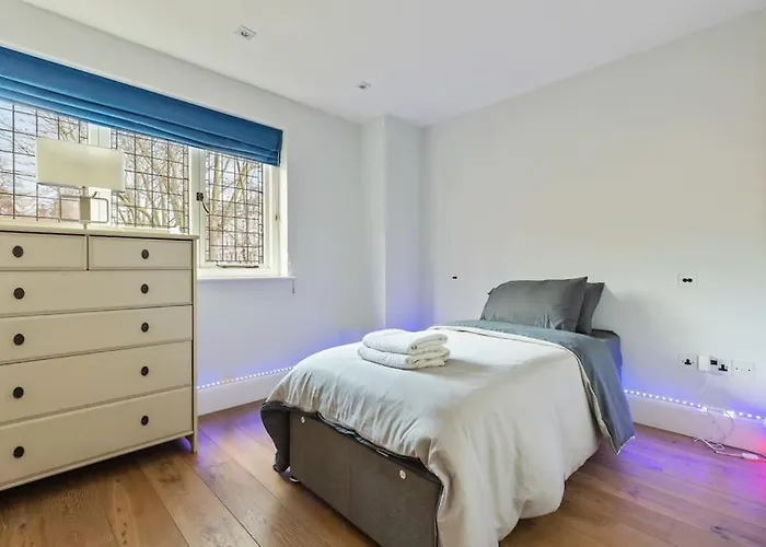Luxury 3 Bed Flat In Kensington
